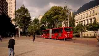 Transmilenio bus articulado y biarticulado Bogotá Colombia [upl. by Heinrik]