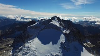 Cima del Aneto a vista de Drone  Volando a 3500 metros [upl. by Brannon]