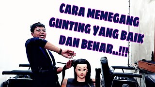 Cara Memegang Gunting yang Baik dan Benar [upl. by Audun]