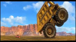 Disney Pixar Cars 2  I migliori amici  Clip dal Film [upl. by Annabal]