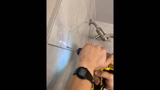 Instalación of shower glass door costom glass glasscleaner nosabiaquelonecesitaba [upl. by Emirej]