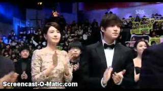 Lee Yo Won stand up to pay tribute to the older generation  SBS Drama Awards [upl. by Nimsay110]