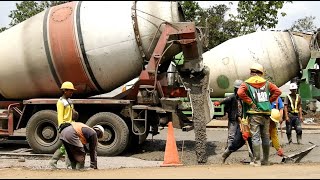 Truck Molen Cor  Proses Pengecoran Jalan TOL 3 [upl. by Kirshbaum]