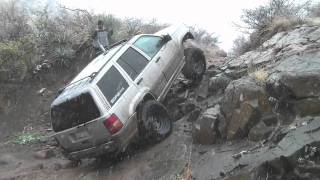 Grand cherokee climbing the step [upl. by Hafinah]