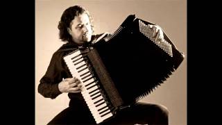 F Couperin  Les barricades mystérieuses played by Roberto Caberlotto accordion [upl. by Willock]