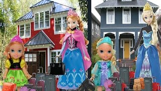 Anna and Elsa Toddlers Move To A New House Part 1 Elsya amp Annya are Moving House Packing Toys [upl. by Ylil838]