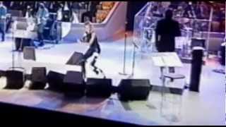 Irene Grandi  Intervento al Pavarotti amp Friends 2000 [upl. by Nahamas]