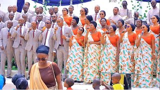 Hoziana Choir idahindura umwimerere ifashije imitima yabanyamuhanga kuri ADEPR Gahogo [upl. by Mauldon]