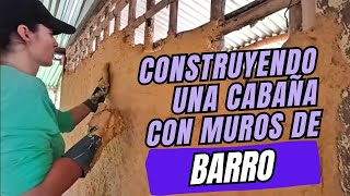 Construyendo una cabaña con muros de barro [upl. by Vernita355]