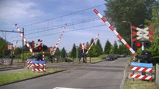 Spoorwegovergang Roosendaal  Dutch railroad crossing [upl. by Ia]