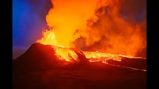 Explosion dun volcan  Léruption de la Fagradalsfjall  ISLANDE 2021 extrait [upl. by Joacimah]