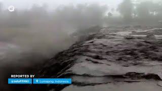 Terrible flooding from the lahars of Semeru volcano in Indonesia [upl. by Gnirps12]