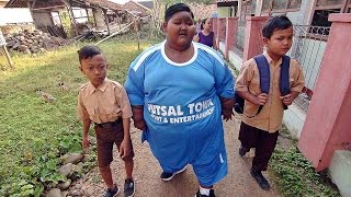 Worlds Fattest Boy Walks To School As Part Of New Regime [upl. by Mano]