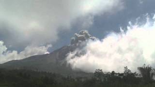 Eruptions at Merapi Volcano 29th October 2010 Raw Footage Breaking News [upl. by Ahcsropal]