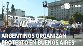 Argentinos organizam protesto em Buenos Aires [upl. by Yetta]