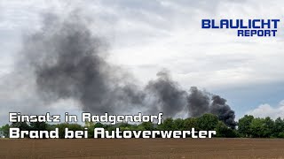 Auto in Vollbrand  Feuerwehreinsatz bei Autoverwertung [upl. by Barabbas]