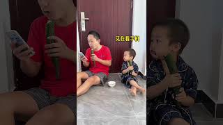 爸爸看手机入迷了，逗逗他Cute babyCute呆萌小米宝聪明宝宝萌娃整蛊测试 [upl. by Siram]