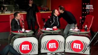 VIDÉO Stéphane de Groodt reçoit le 5ème Bern dOr dans quotÀ la bonne heurequot  RTL  RTL [upl. by Fablan]