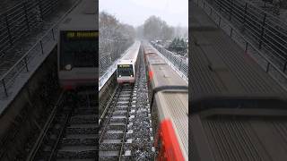 UBahn Hamburg Underground 2 Züge der U1 bei Alter Teichweg – 2 Trains of U1 [upl. by Yuma414]