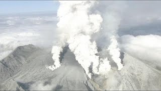 Léruption impressionnante dun volcan japonais [upl. by Innad]