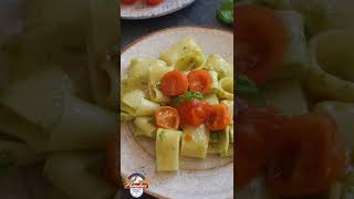 Pasta con pesto alla genovese e pomodorini I Ricetta Easy Veloce I Primeluci [upl. by Ynaittirb343]