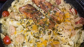 Pasta met zalm en garnalen in roomsaus [upl. by Godard39]