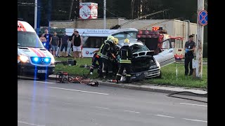 Vaizdai iš kraupios BMW avarijos Vilniuje vaduojamas žmogus vairuotojas priešinosi policijai [upl. by Gearhart692]