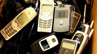 Why Flips Phones Are Making a Comeback [upl. by Lacie]