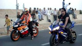 r1 2007 vs cbr 1000rr 2005 [upl. by Ferd]