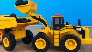 Juguetes Camiones de Construccion CAT Mini Movers Cat  Caterpillar Camion de volteo Cargador [upl. by Uoliram475]