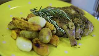 HERBY ROAST CHICKEN WITH YUMMY ROAST VEGIES [upl. by Eelahc]