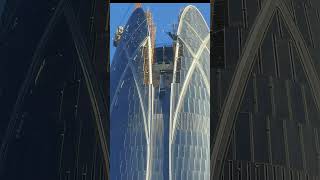 Hoist the curtain wall glass between the petals on the 80th floor on the south side Tower Crane [upl. by Almira741]