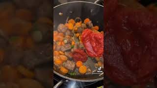 Une délicieuse recette BOEUF BOURGUIGNON en 40 sec 😋  KEVINEavecunEalafin [upl. by Sama807]