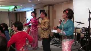 Peranakan Song  Joget Si Burong Nuri  Jinglee Nona with subtitles [upl. by Jabe]