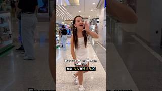 Marcela Jardim quase caiu no meio do shopping shortsviral [upl. by Notsuj799]