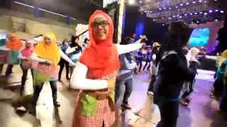 Green Voices  Love Indonesia Flashmob Sekolah Alam indonesia [upl. by Aynat99]