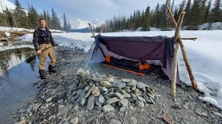 Making a Simple Survival Shelter CRAZY Warm Winter Bushcraft Camping amp Cooking [upl. by Stefano]