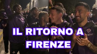 IL RITORNO DELLA FIORENTINA A FIRENZE 😍 GRANDE FESTA IN AEROPORTO 👏 [upl. by Niletac664]