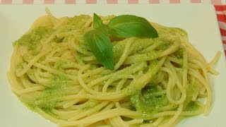 Espaguetis al pesto receta fácil [upl. by Nauh]