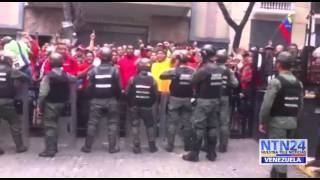 Así fue el ataque de hordas chavistas contra la Asamblea [upl. by Nivram500]