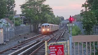 MTA Staten Island Railway R44 430 Passes Jefferson Ave [upl. by Tansey]