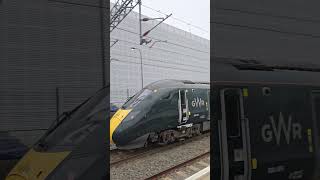 CLASS 800 005 GWR DEPARTING MILTON KEYNES CENTRAL FOR NORTH POLE DEPOT WITH HORN 21ST OCTOBER 2O24 [upl. by Suiddaht]