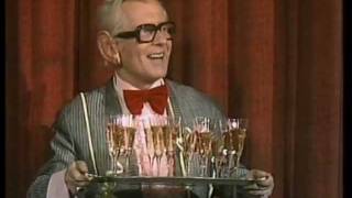 Maxi Böhm in der TVSerie quotCabaret Cabaretquot 1972  1974  Clip 12 [upl. by Yelsek]