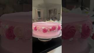 Asi hago mis flores derechas pastel flores rosetones cake cakeoftheday cakedecorating [upl. by Tnarb675]