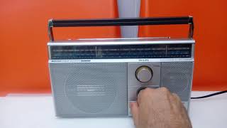 Radio Philips D2604 4 Bandas FMMWLWSW [upl. by Avis]