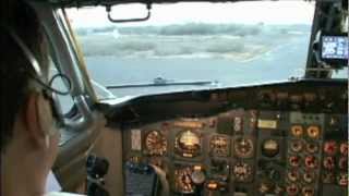 Cockpit BOEING 737200 Djibouti to Dubai [upl. by Lolita]