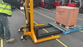 JIALIFT STRADDLE LEG MANUAL STACKER HSA1016S [upl. by Gareri]