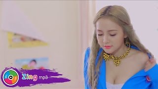 Yêu Anh Cứ Để Em  Song Thư MV [upl. by Dnalon]