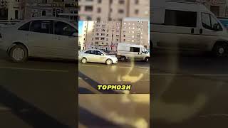 Она перепутала педали газа и тормоза 💁‍♀️🚘💨 [upl. by Lemal]