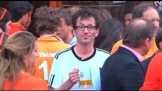 Tom kijkt Ned elftal in Duitsland shirt [upl. by Fry737]